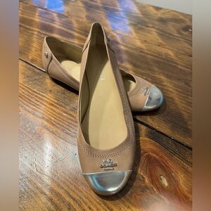 Coach Chelsea Flats 6. Tan/Silver